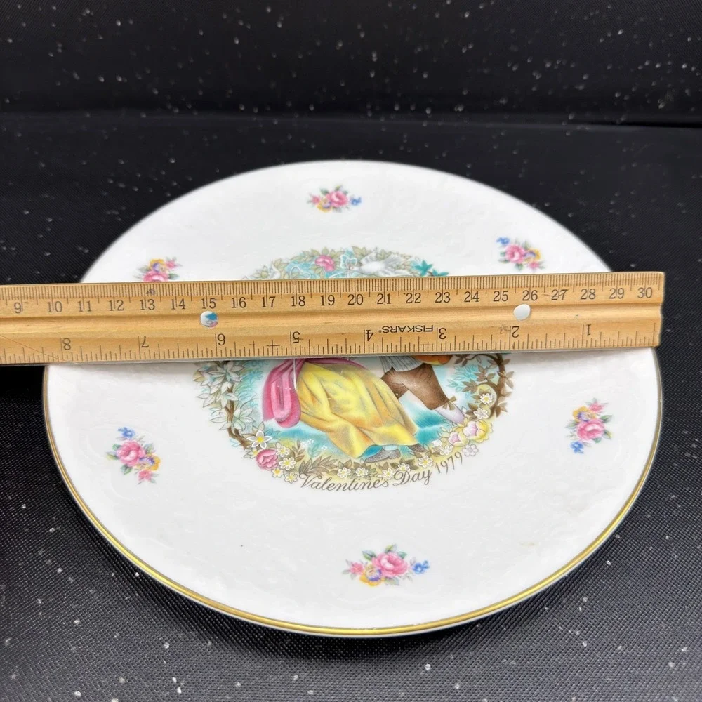 Royal Doulton Valentines Day 1979 Collector Plate Bone China Gold Trim 8 Inch
